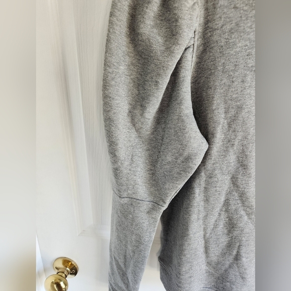 Stella & Dot Gray Puffed sleeve sweatshirt Size Medium - Picture 2 of 10